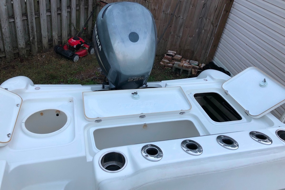 2004 Triton Boats 220 LTS, 8