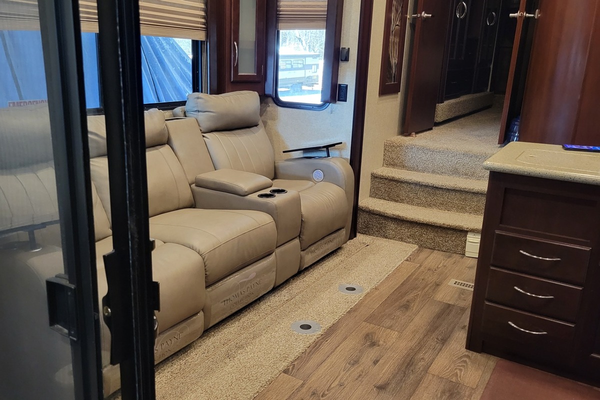 2015 Heartland Cyclone 3100, 4