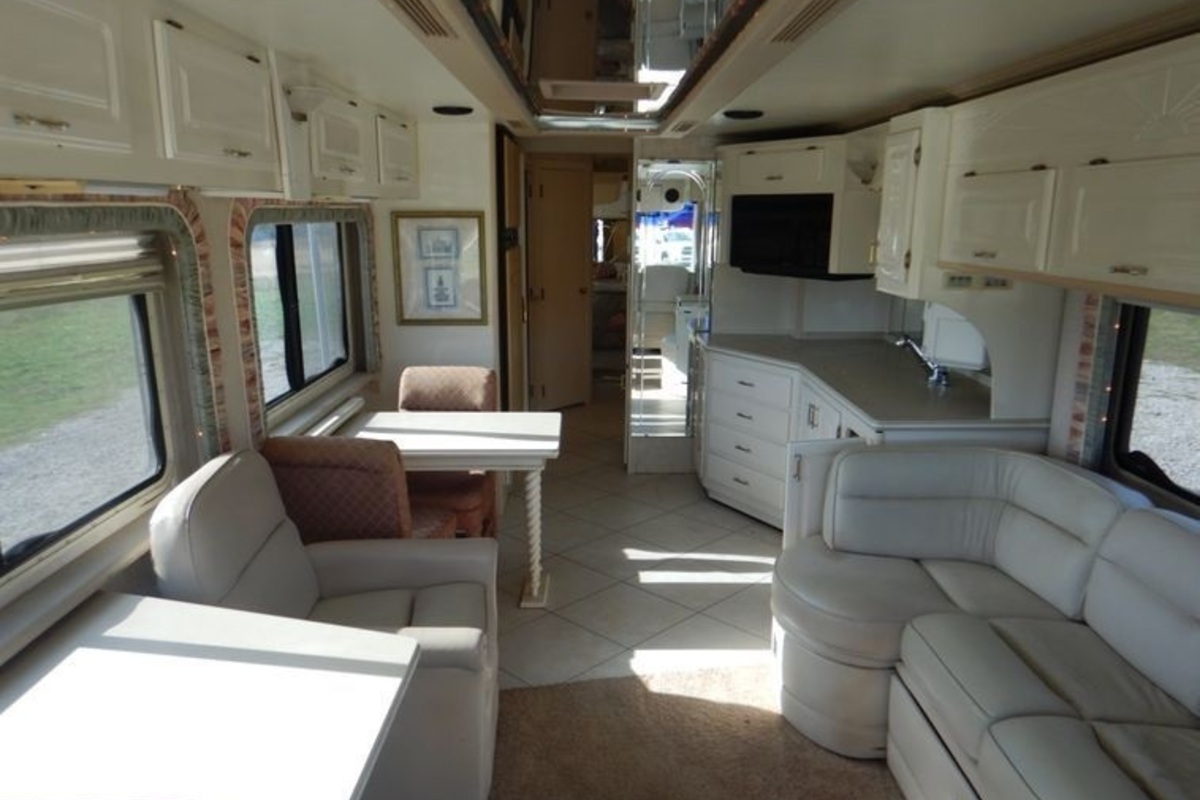 2000 Gulf Stream Spartan Tour Master, 3