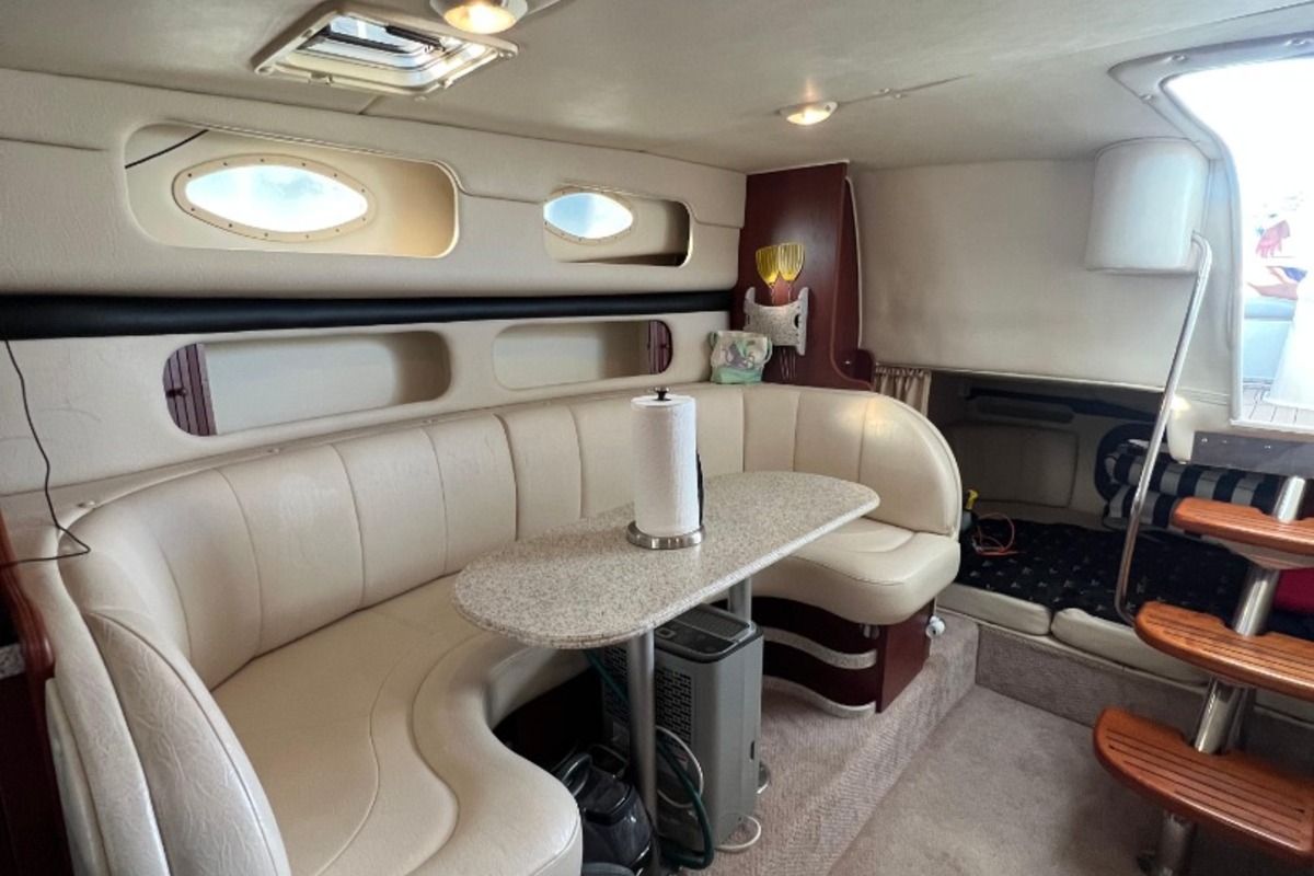 2002 Rinker 342 Fiesta Vee, 33