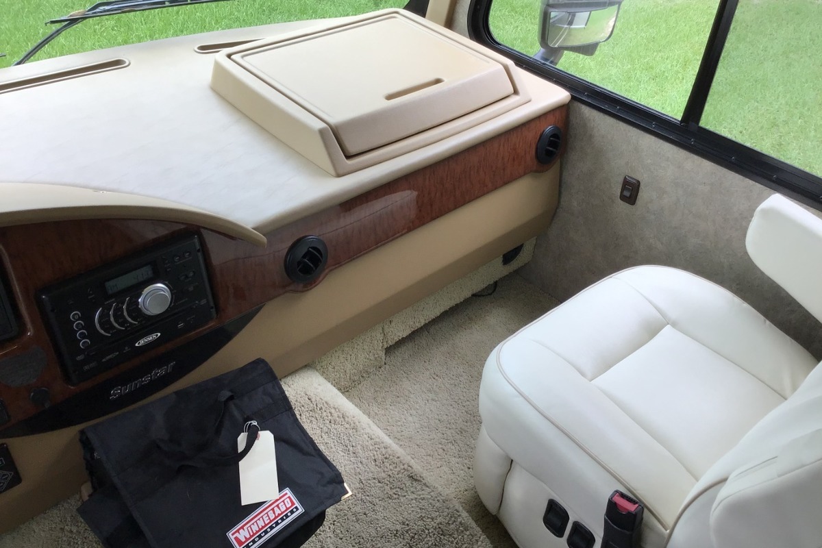 2014 WINNEBAGO ITASCA SUNSTAR 30T, 12