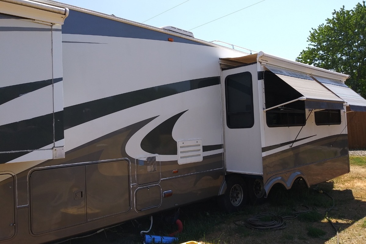 2006 KZ Escalade, 3