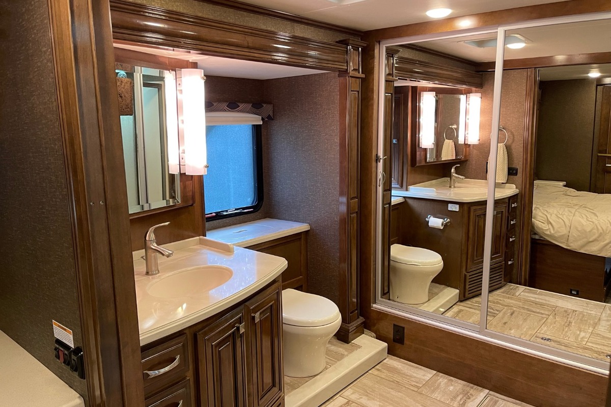 2016 Thor Motor Coach Venitian T42, 17
