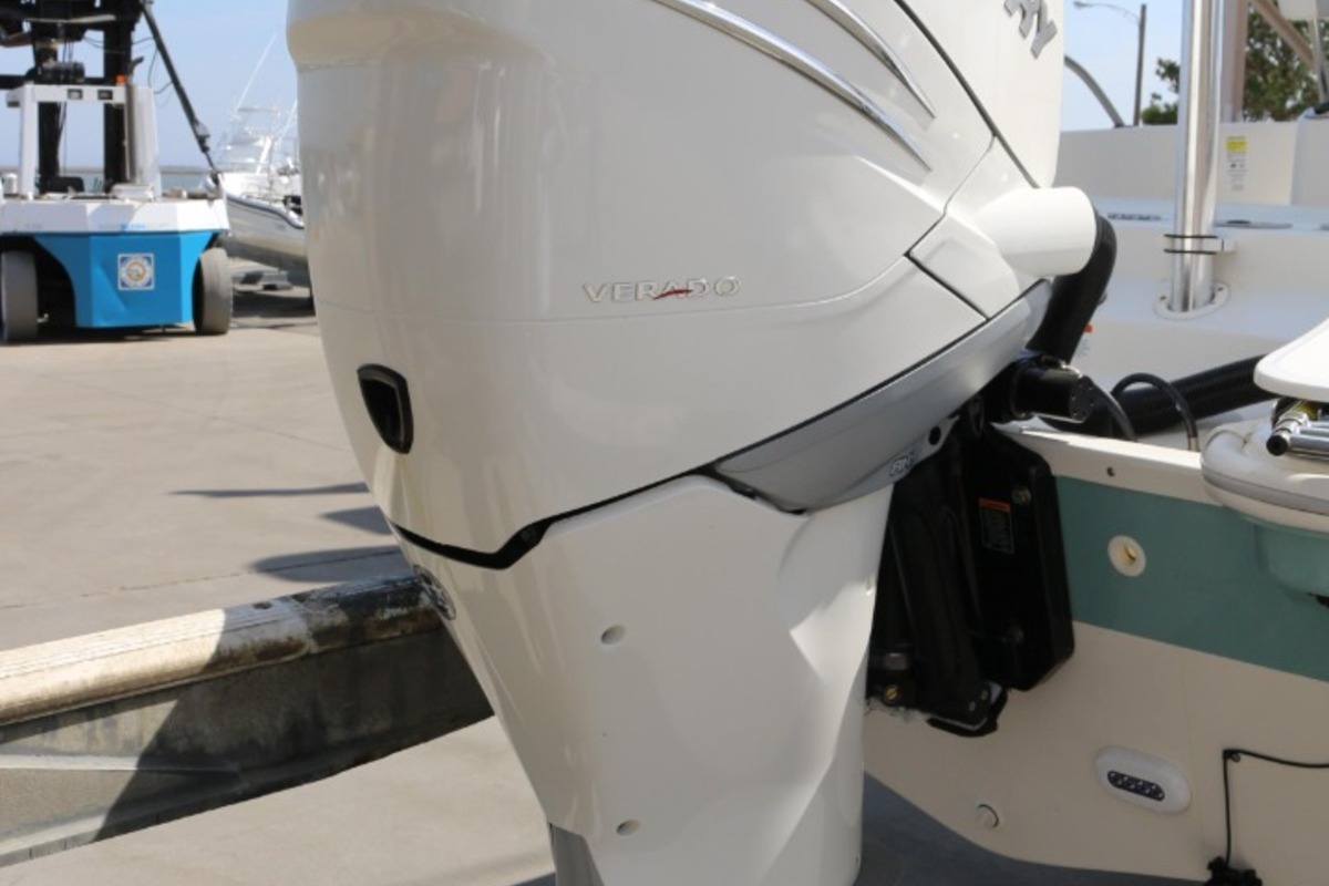 2015 Boston Whaler 240 Dauntless, 10