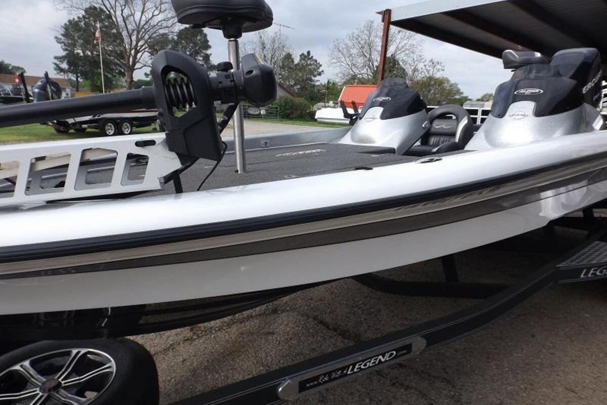 2012 Legend Boats Alpha 211 Dcx, 16
