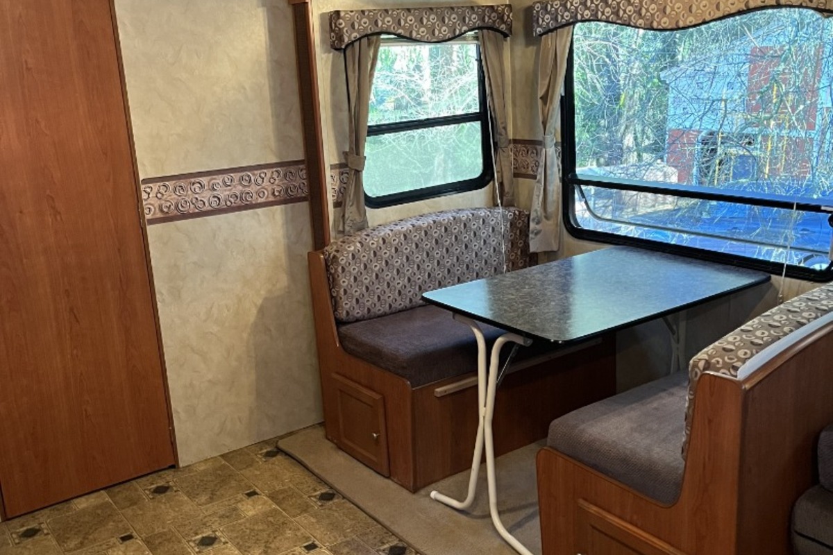 2012 Monaco R-vision Silver Creek 26BHS, 9