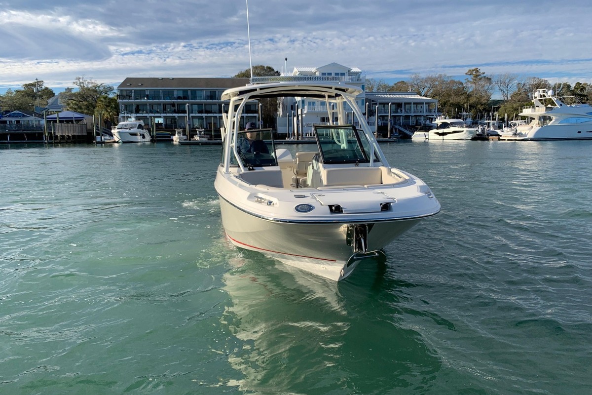 2018 Boston Whaler 230 Vantage, 2