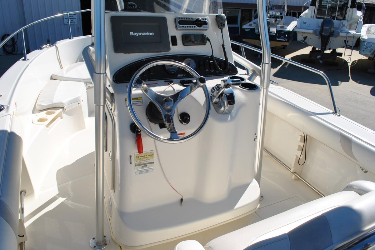 2008 Boston Whaler 210 Outrage, 14