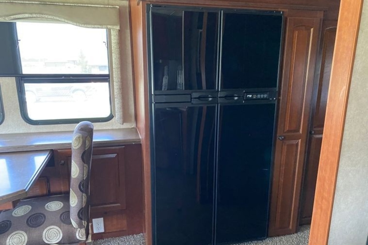 2009 Freightliner XC-R Mandalay RV, 4
