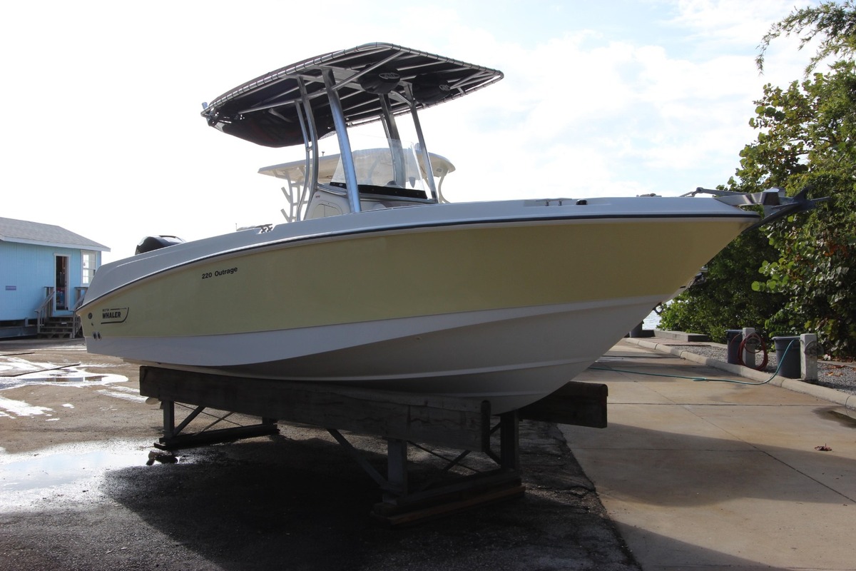 2011 Boston Whaler 220 Outrage, 0
