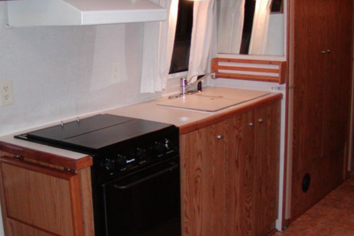 2001 Airstream Safari S-27B WB, 6