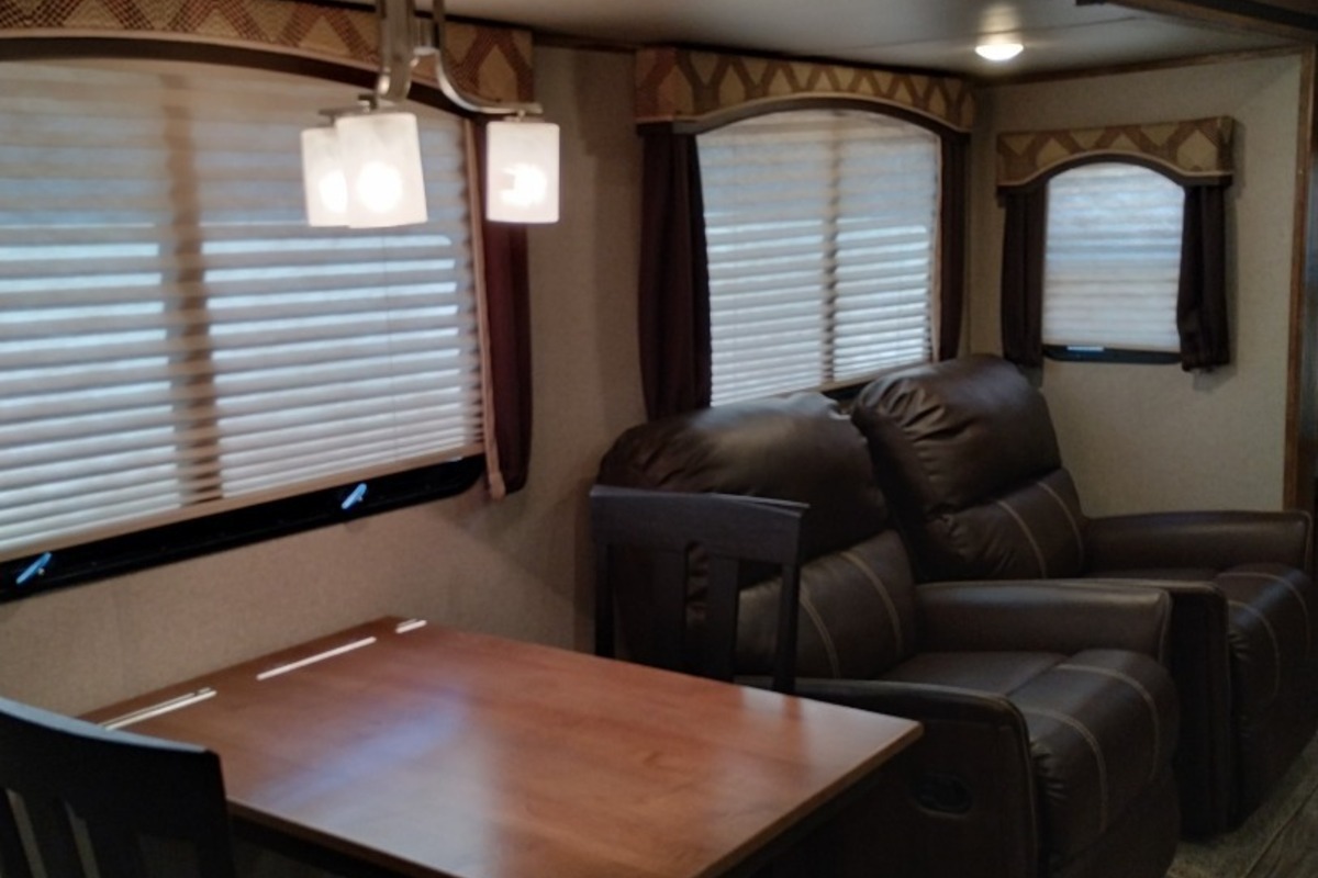 2017 Keystone Laredo Super - Lite 297SRE Excellent, 2