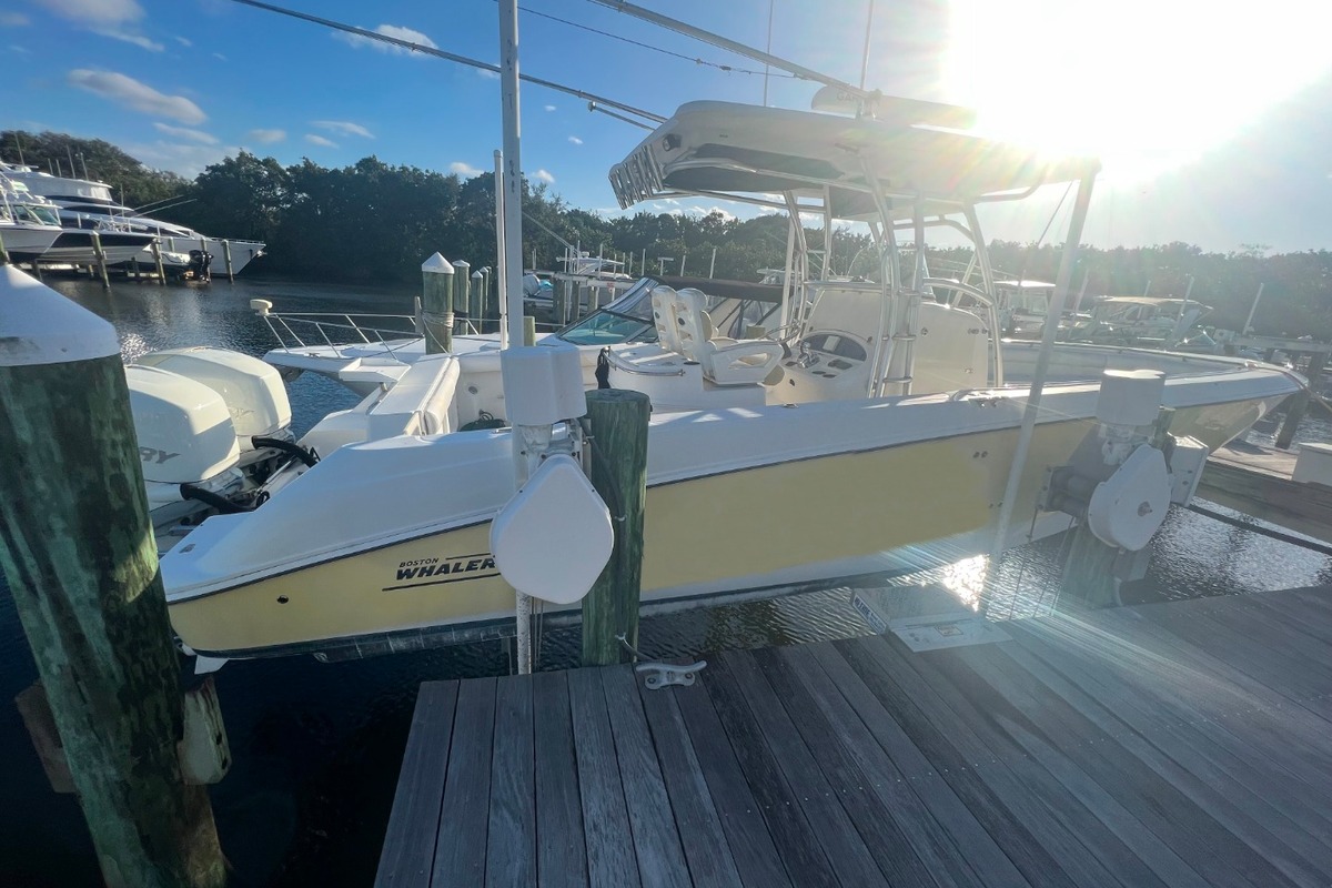 2005 Boston Whaler 320 Outrage, 3