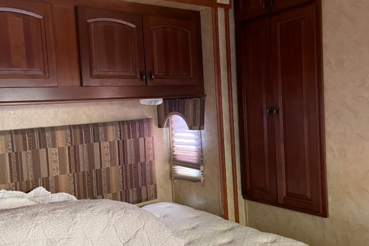 2012 Forest River Cedar Creek 40 CFL (Cottage), 13