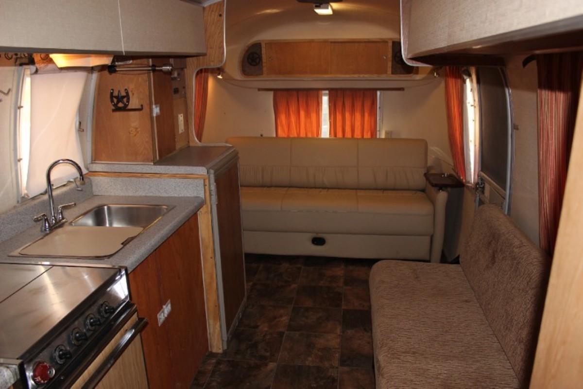 1968 Airstream Safari Land Yacht, 3