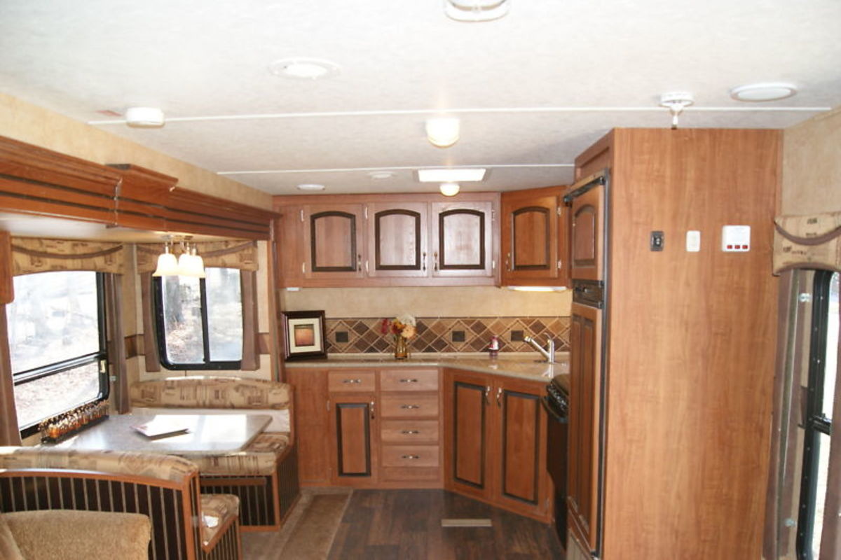 2011 Jayco 34' 322 FKS ULTRALIGHT DOUBLE SLIDEOUT, 4