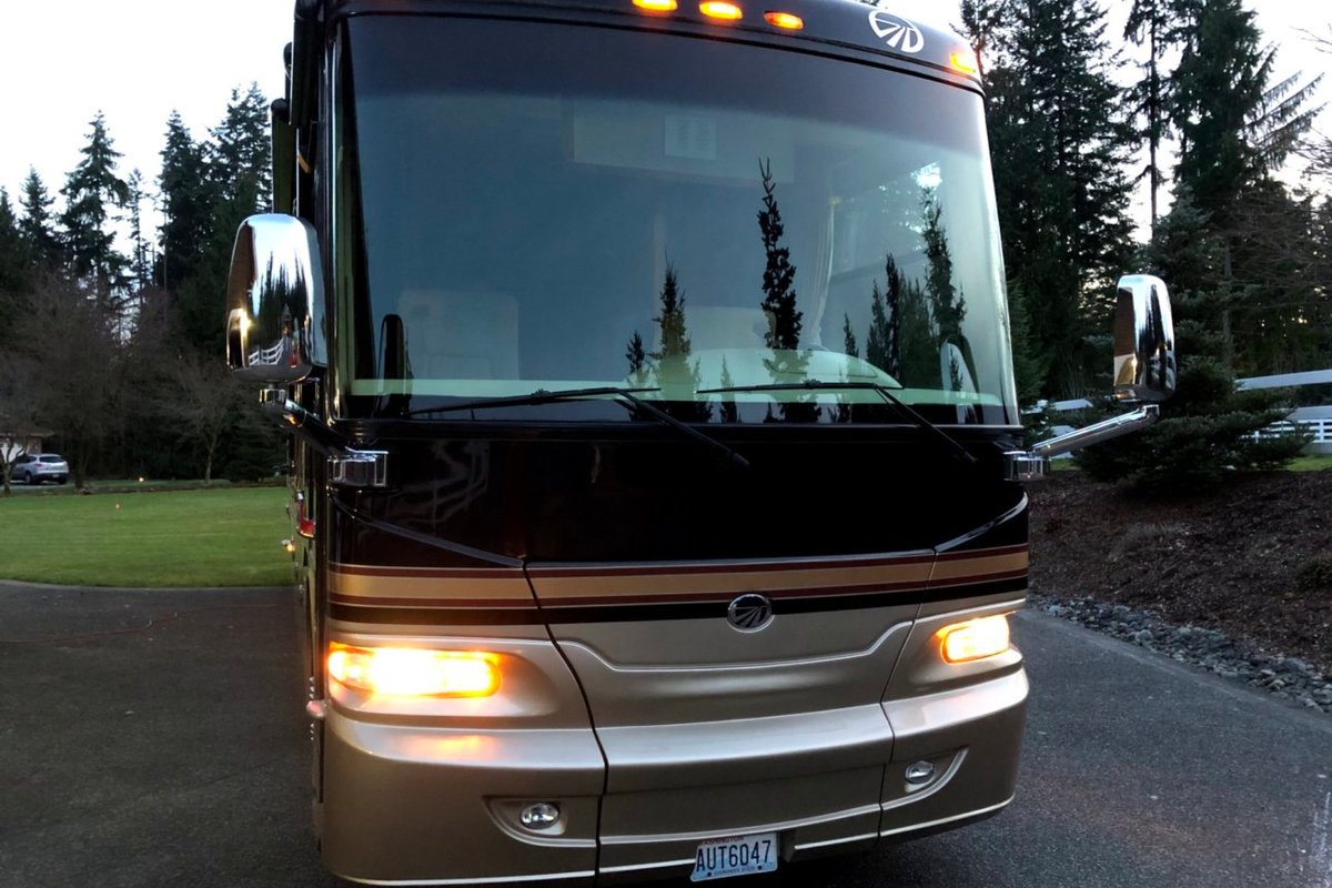 2008 Monaco Camelot 40PDQ, 1