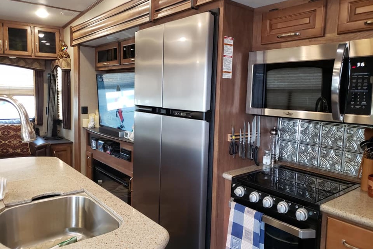 2018 Keystone Laredo 350 FB, 10