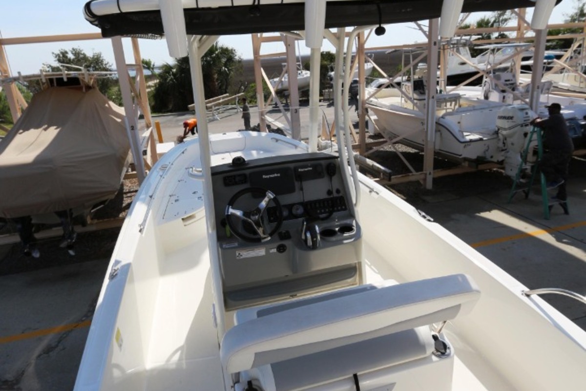 2015 Boston Whaler 240 Dauntless, 17