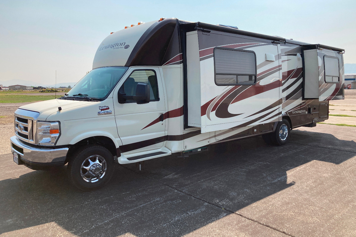 2013 Forest River Lexington 283 GTS, 3