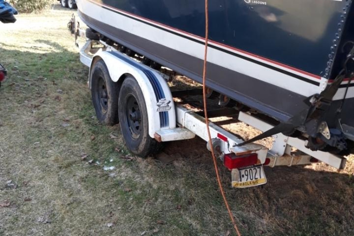 1991 Lund 2450 Genmar in Clarks Mills, PA