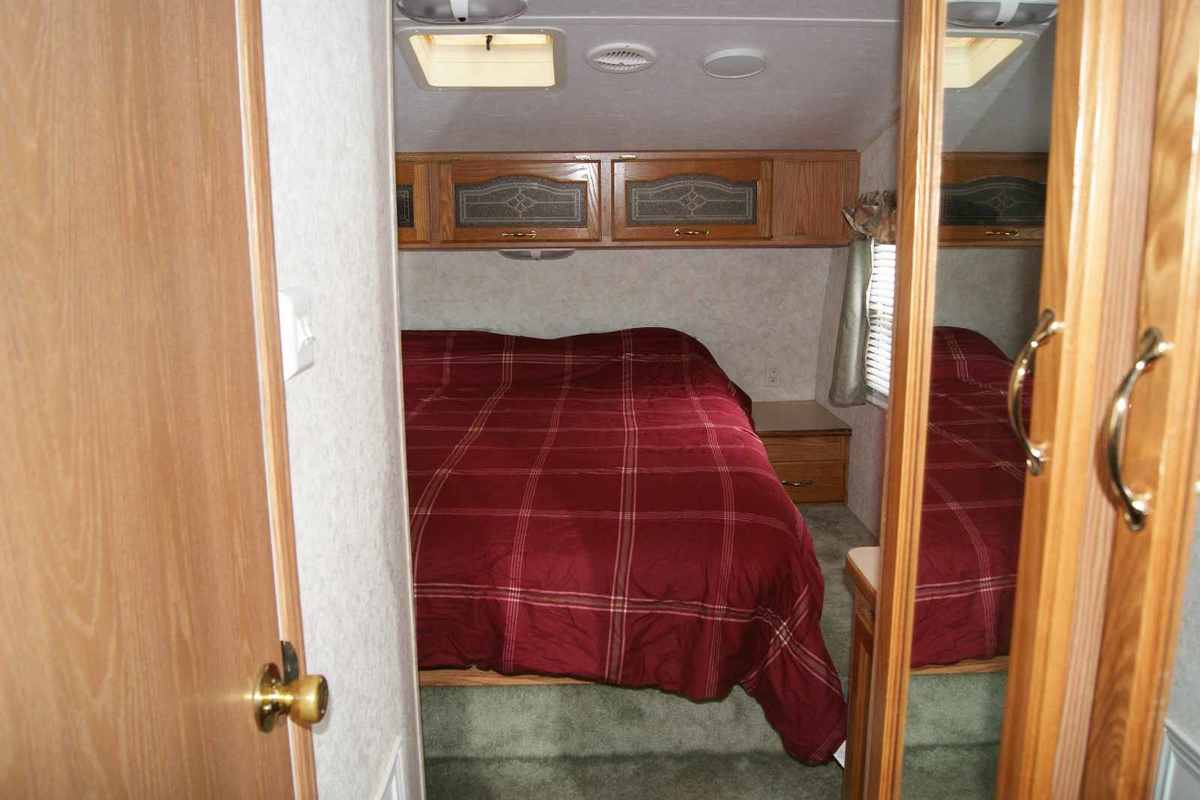 2003 KEYSTONE COUGAR 5TH WHEEL, 4