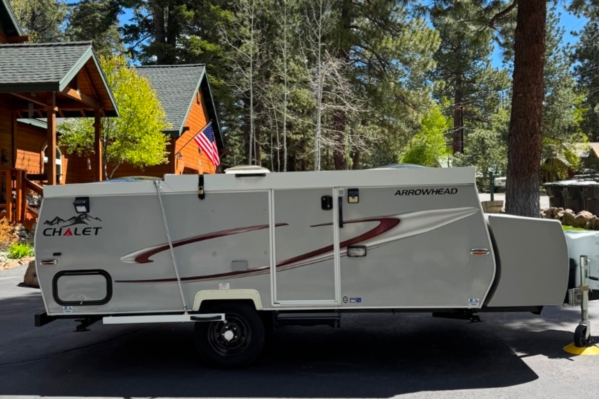 2016 Chalet RV Arrowhead Classic, 1