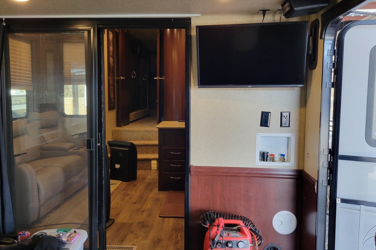 2015 Heartland Cyclone 3100, 5