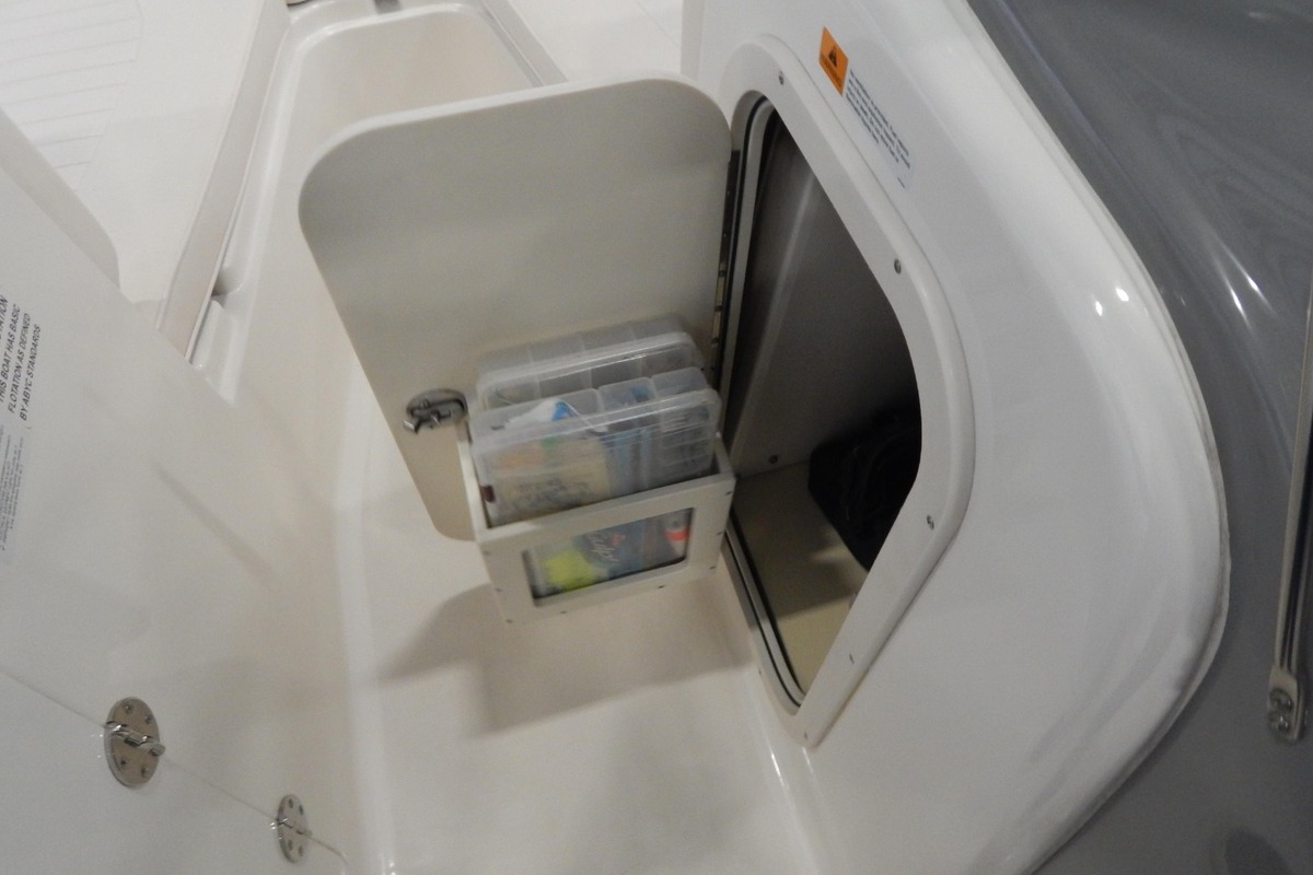 2010 Robalo R227 Dual Console, 22