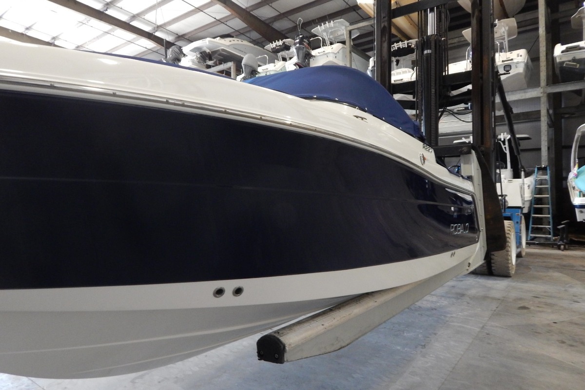 2010 Robalo R227 Dual Console, 5