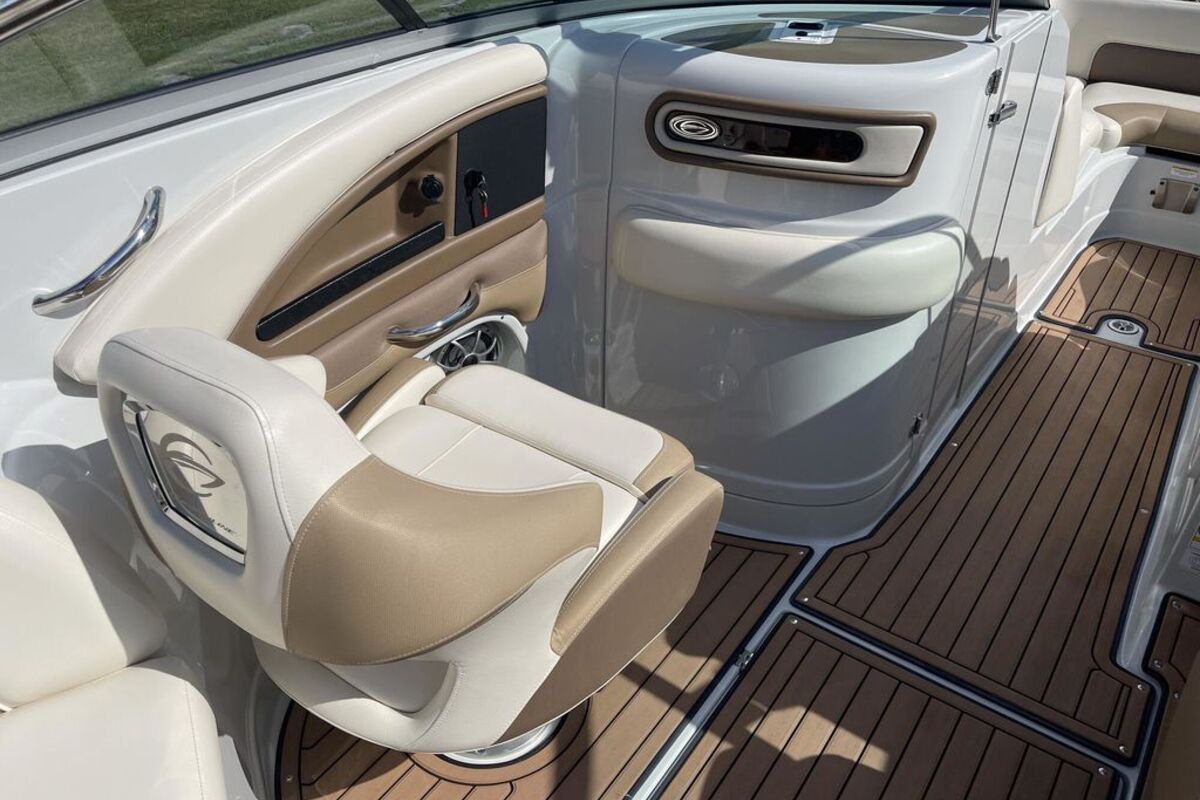 2017 Crownline E4, 0