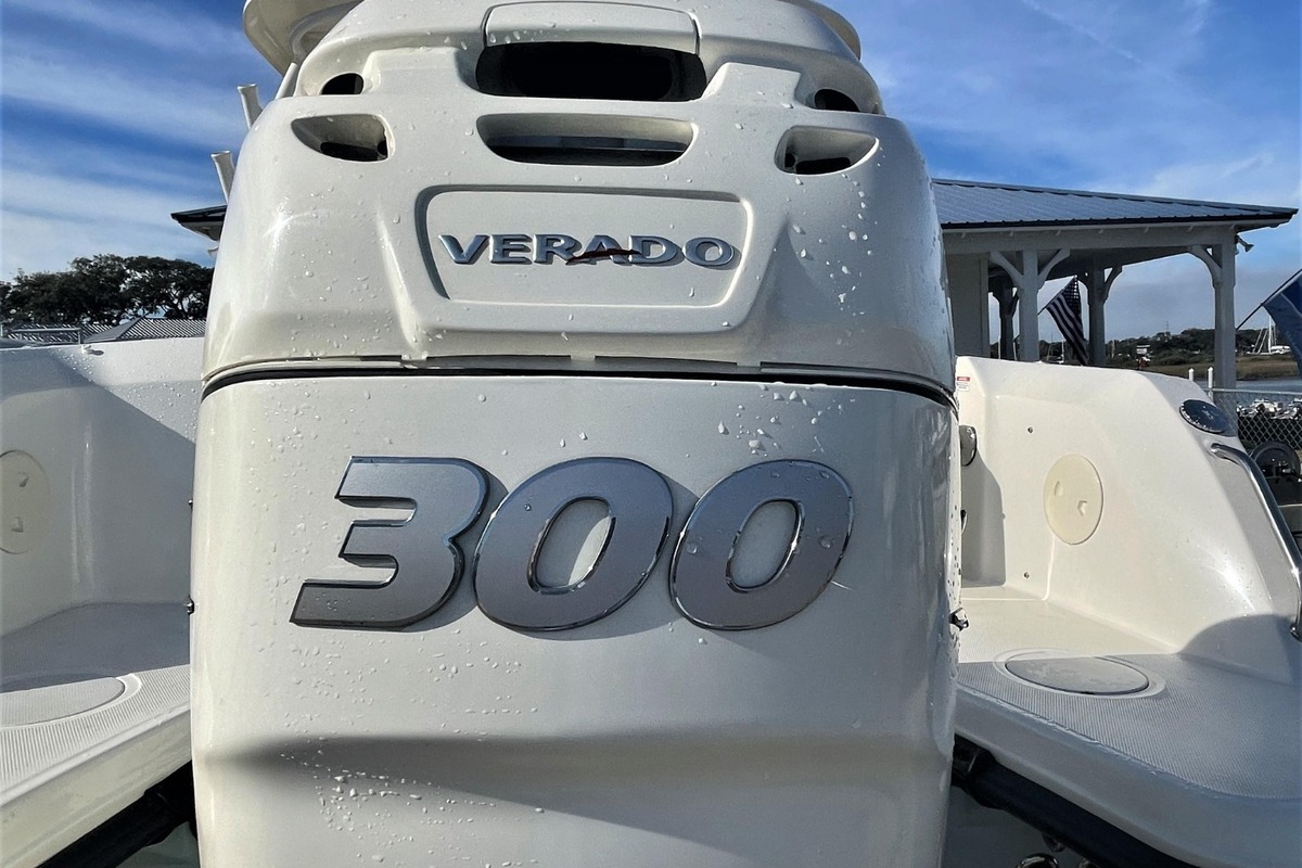 2016 Boston Whaler 230 Vantage, 11