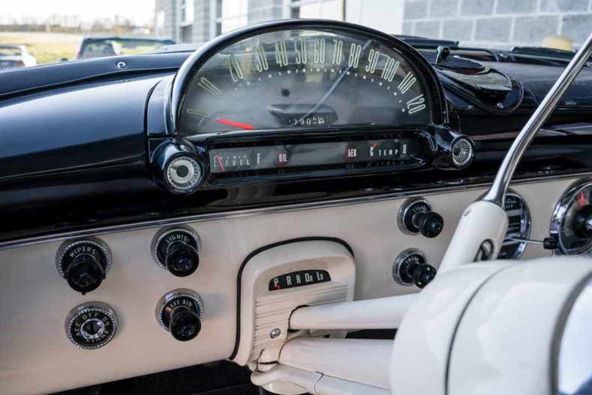 1955 Ford Crown Victoria, 16