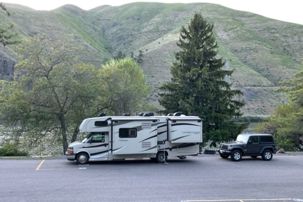 2018 Coachman Leprechaun 260DS, 2