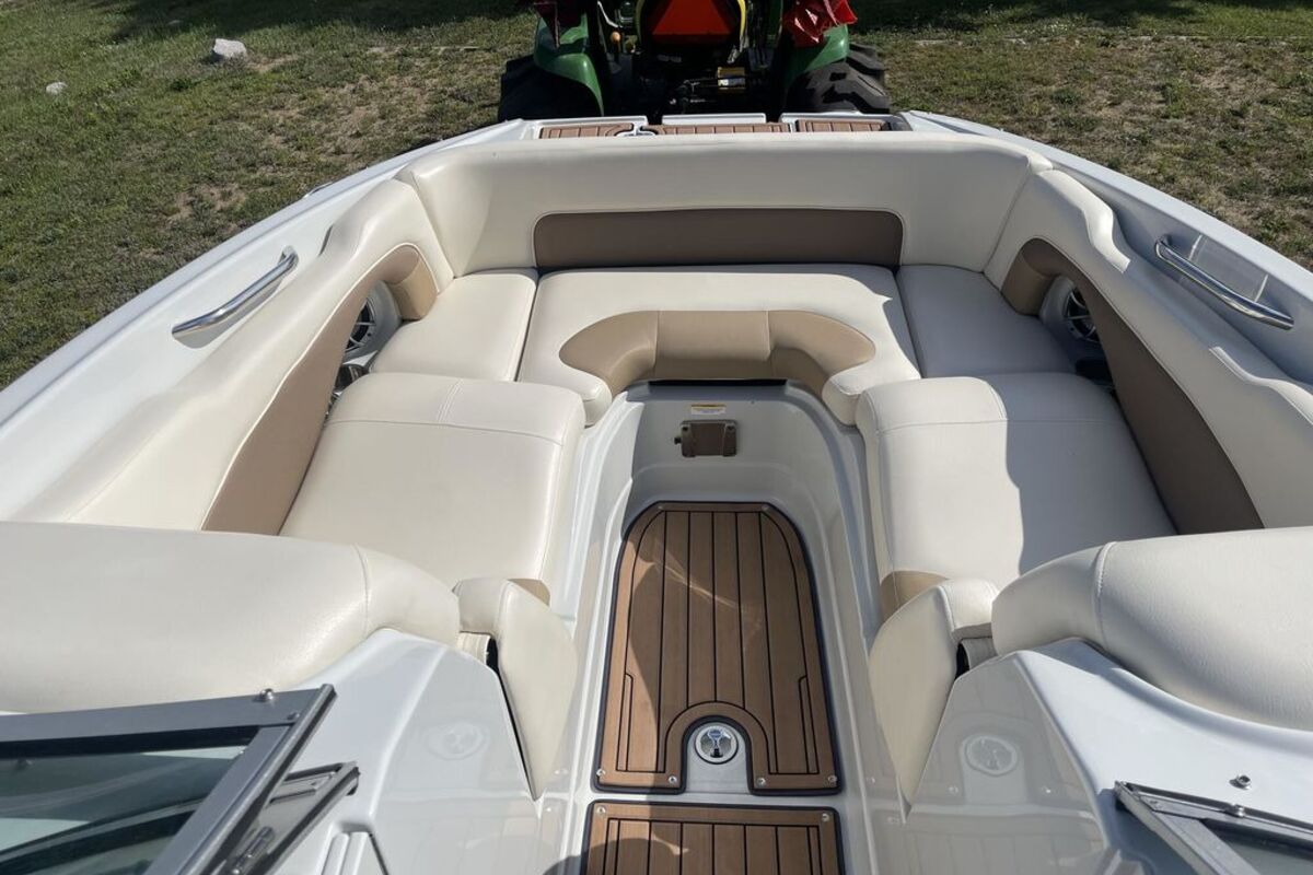 2017 Crownline E4, 3