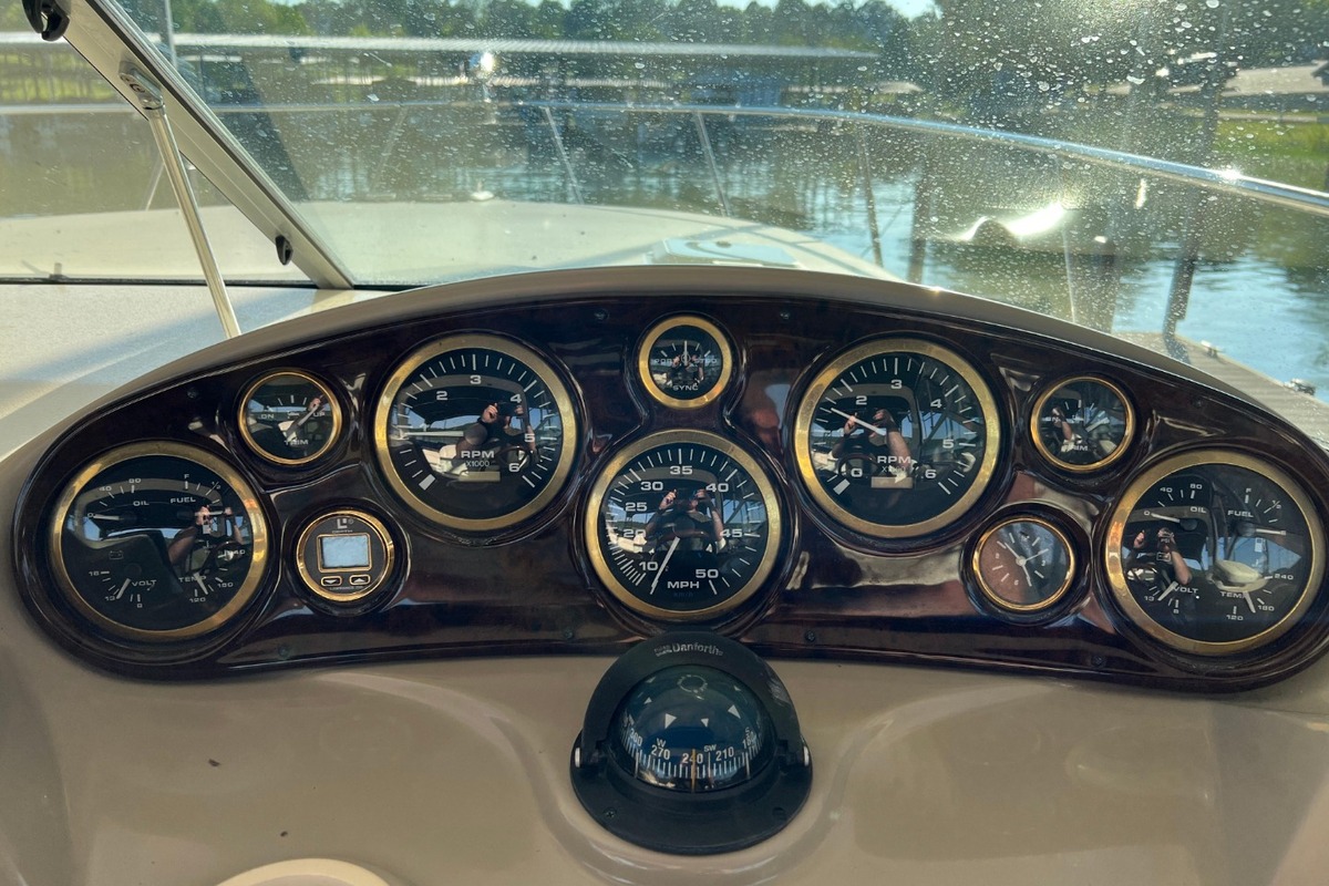 2002 Rinker 342 Fiesta Vee, 26