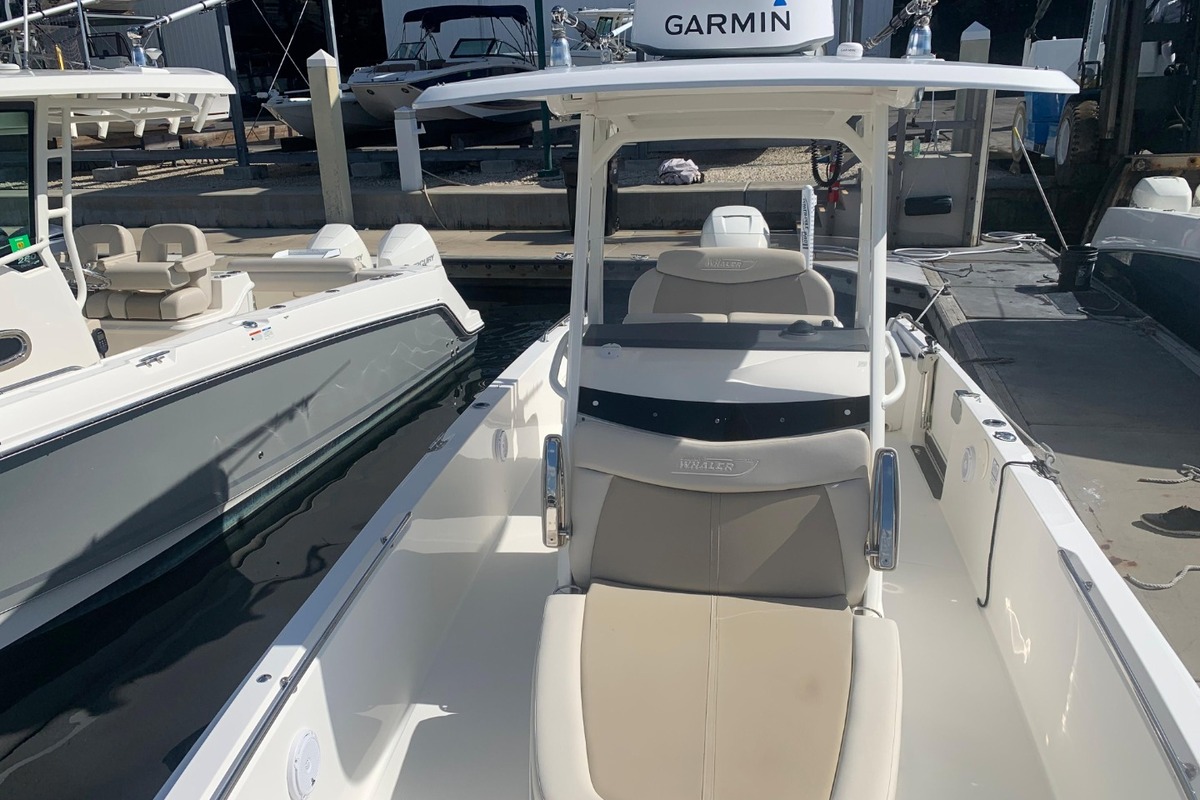 2019 Boston Whaler 270 Dauntless, 3