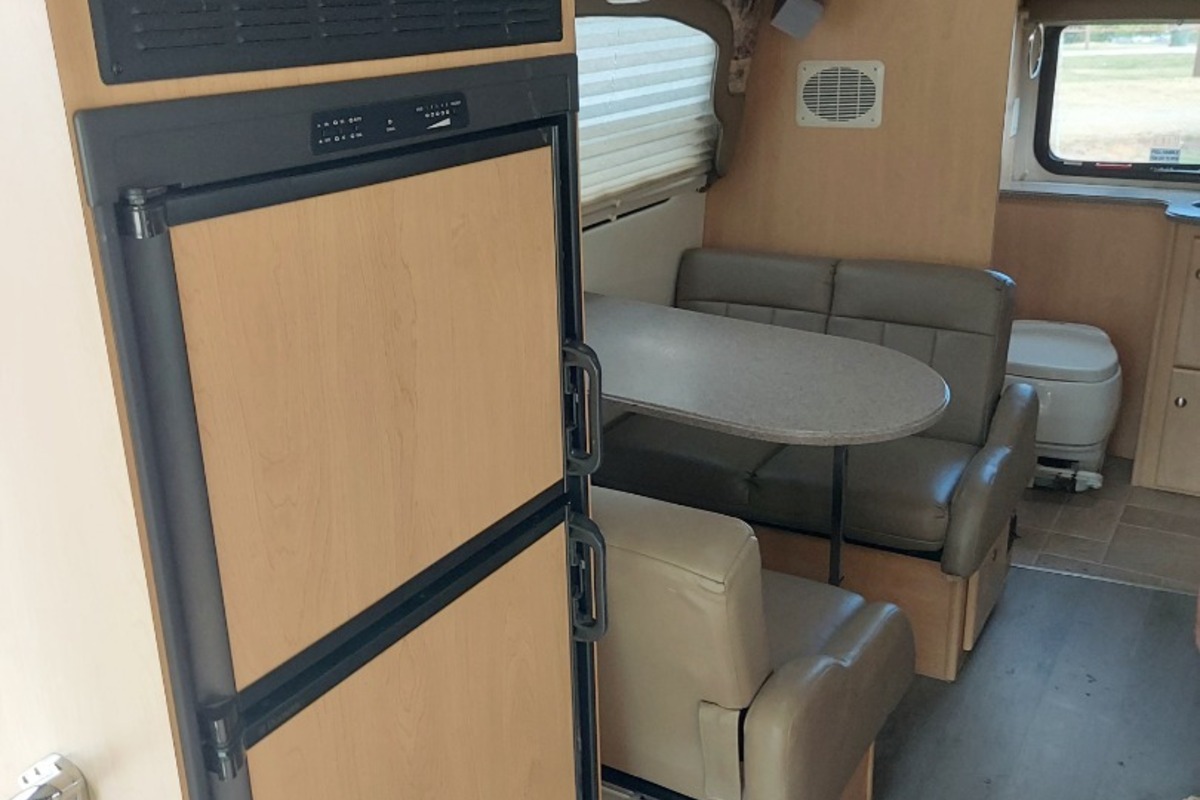 2005 Coach House Platinum 232XL, 9