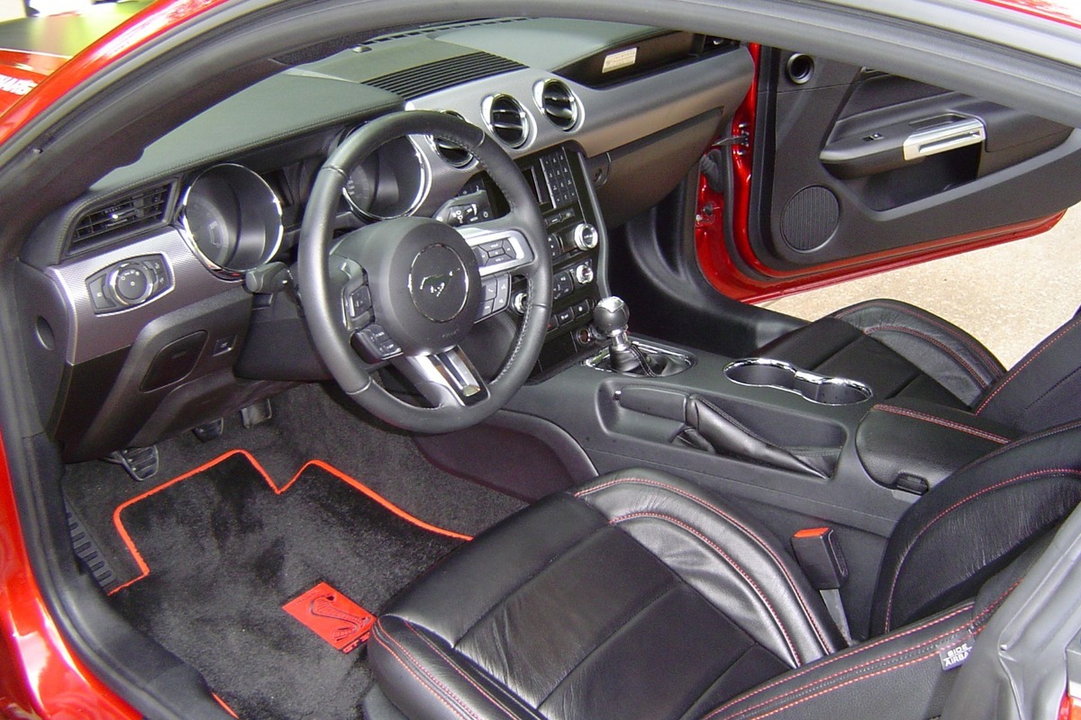 2016 Ford Mustang Coupe, 6
