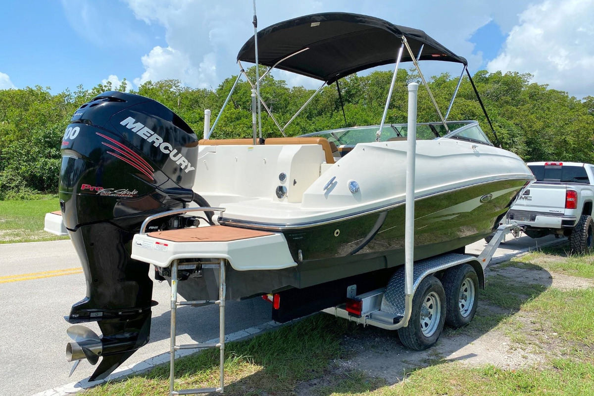 2015 Sea Ray 240 Sundeck, 22
