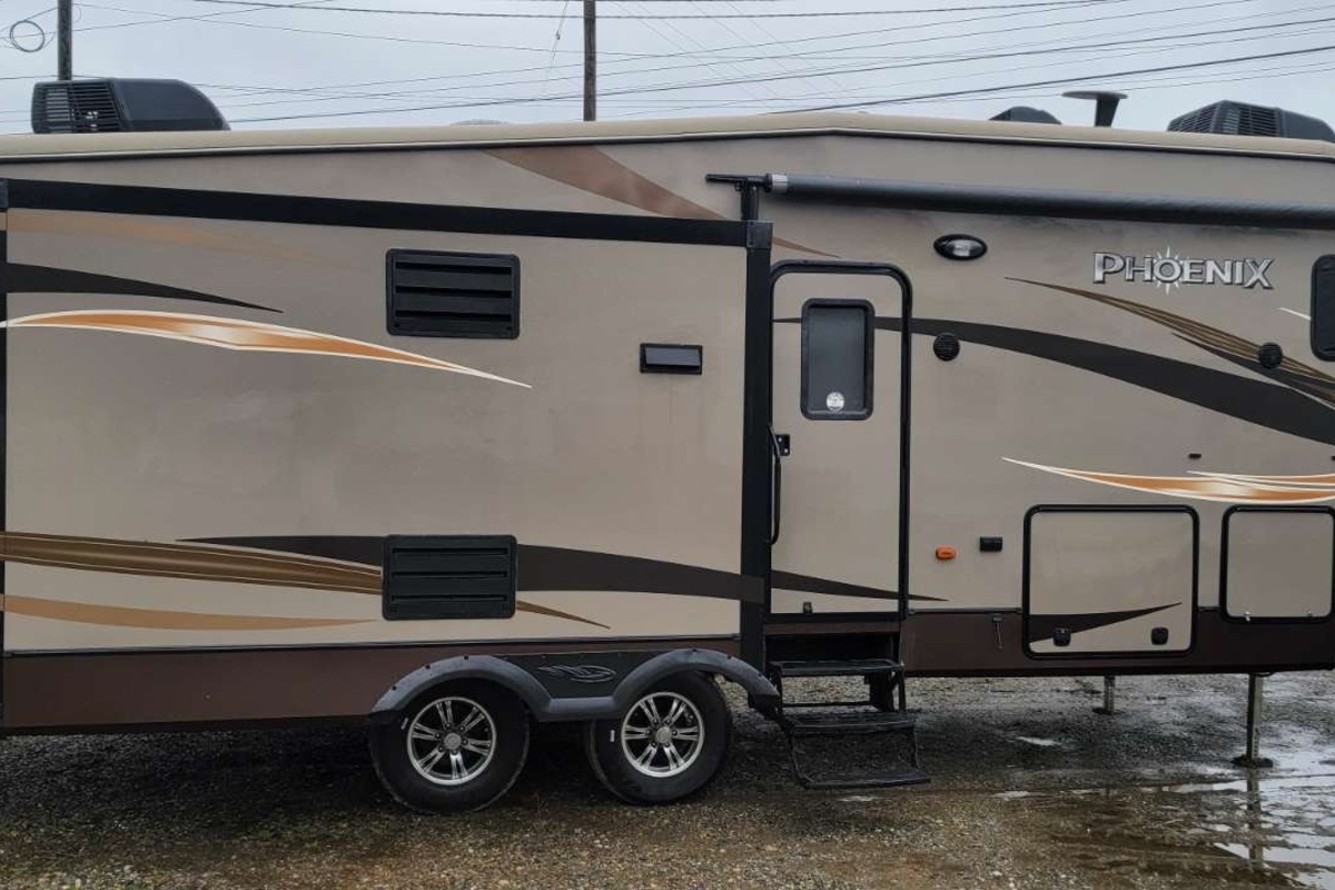 2014 Shasta Phoenix 30RE, 3