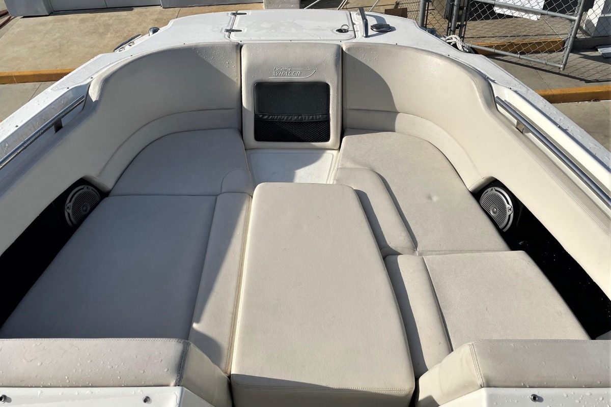 2016 Boston Whaler 230 Vantage, 12