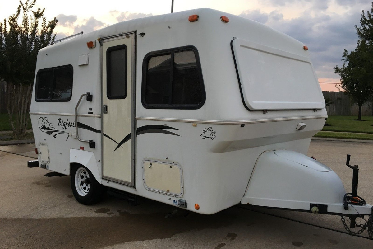 2001 Bigfoot 15B17CB, 1