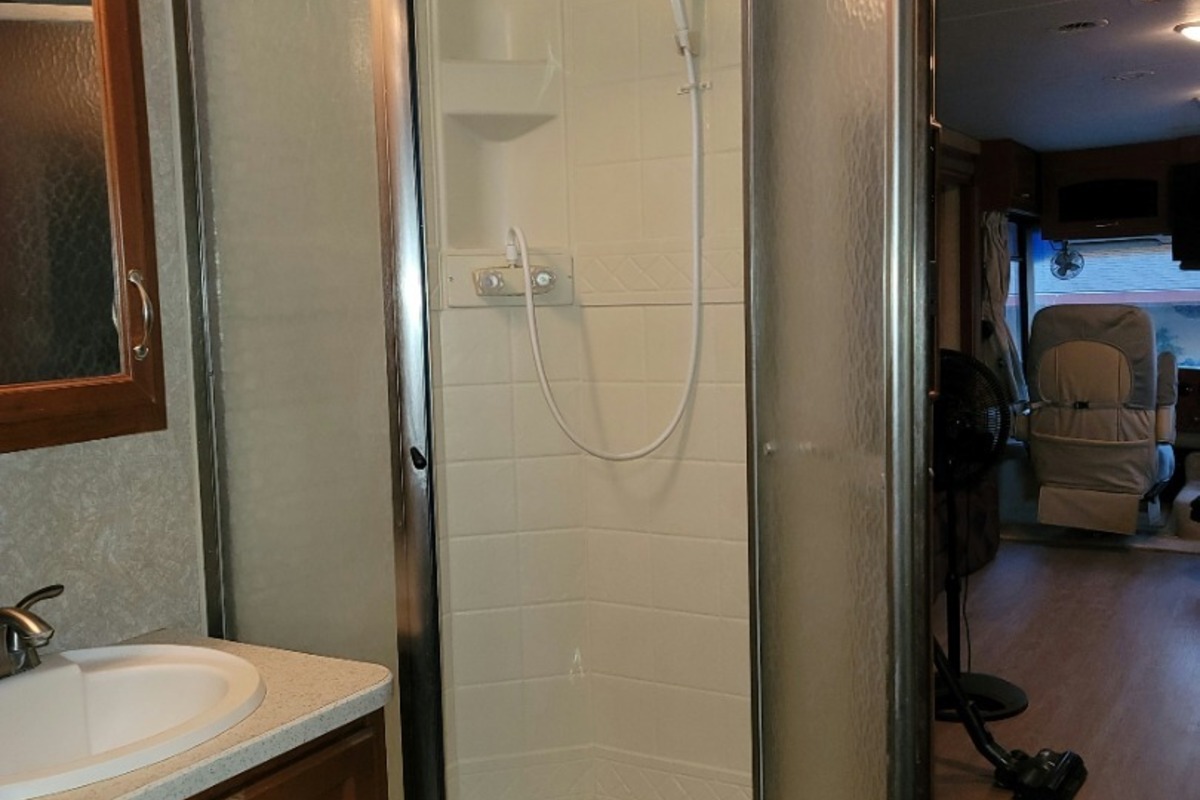 2007 Four Winds Hurricane 32R, 18