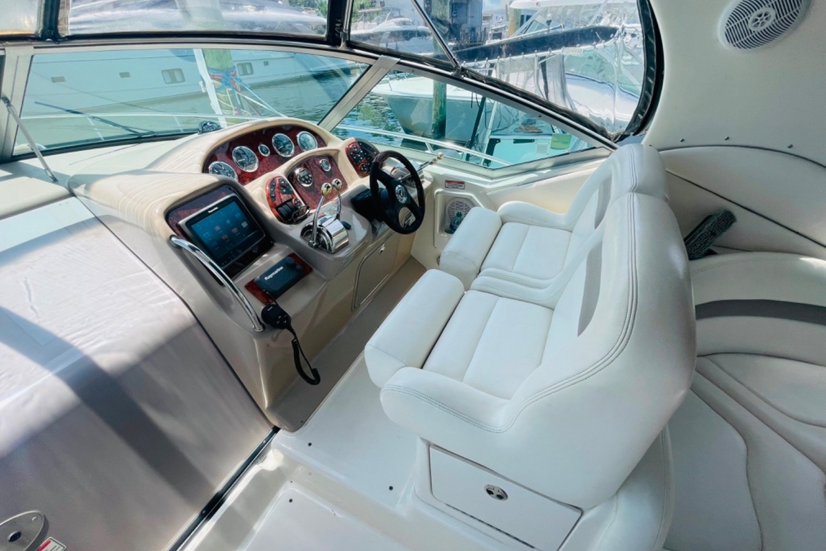 2003 Sea ray 320, 6