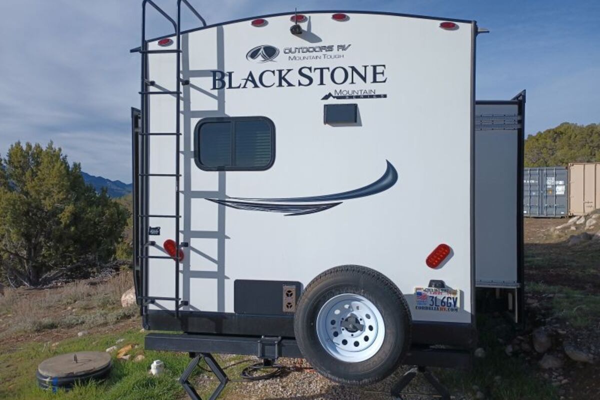 2017 Outdoors RV Mountain Series Blackstone 250 RKS, 6