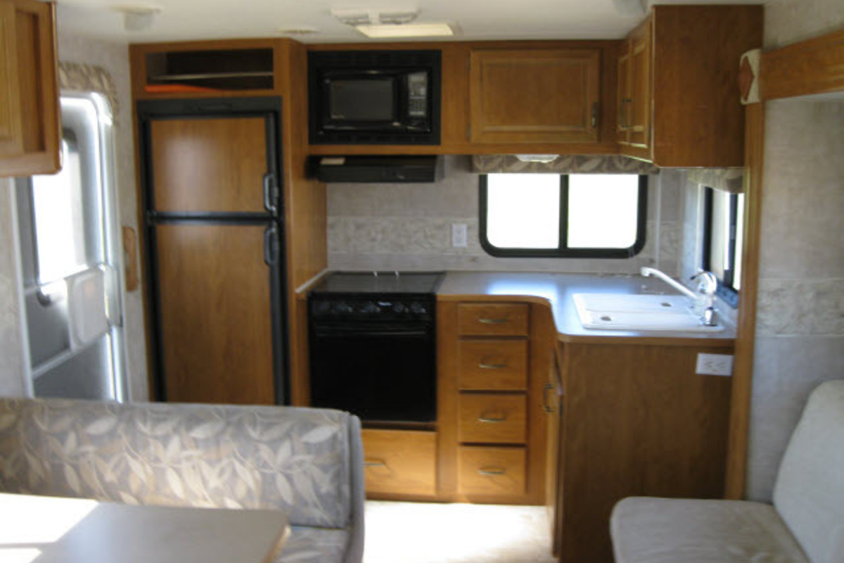 2006 Fleetwood Prowler, 4