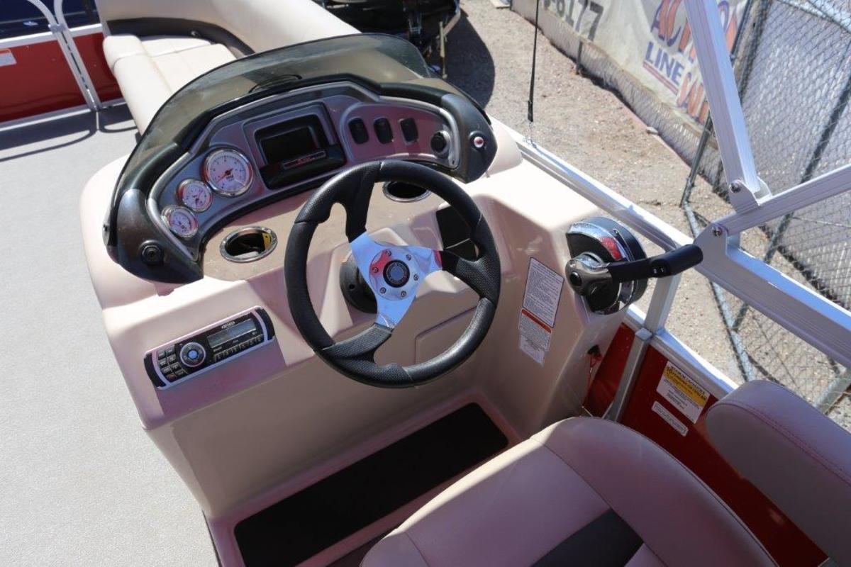 2017 Sun Tracker 20DLX, 7