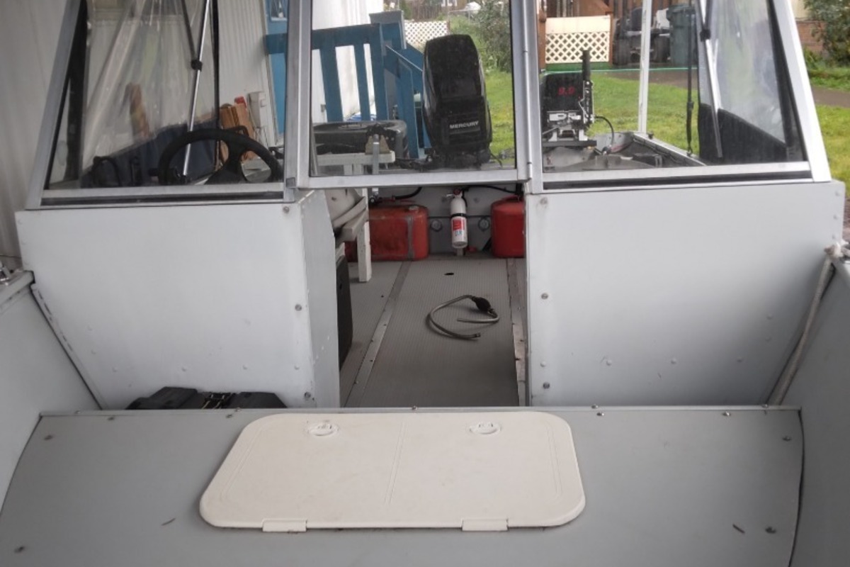 2004 Smoker Craft Tracer, 1