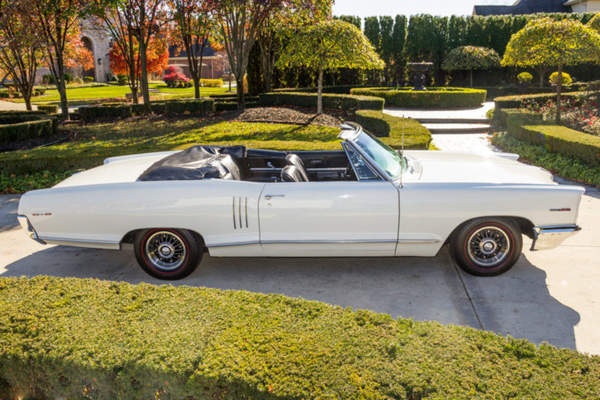 1966 Pontiac 2+2, 16